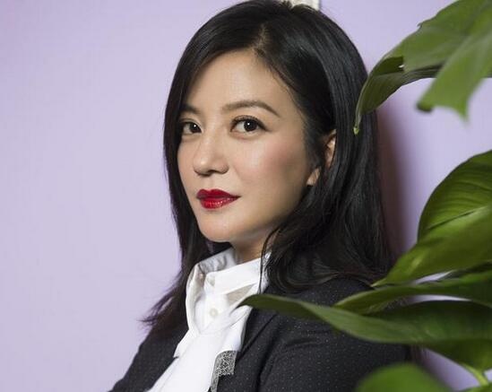 万家文化跌停 ,"女版巴菲特"赵薇终于亏了!