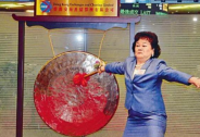 年入8亿，拖欠5100万4年不还！那个套路肥罗的金嗓子，摊上大事了
