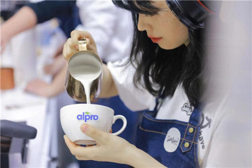本土精品咖啡品牌Seesaw成为中国咖啡名片 ，首创植物基燕麦奶盖带来业绩狂飙插图2