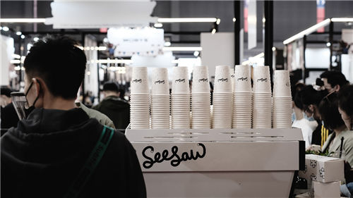 本土精品咖啡品牌Seesaw成为中国咖啡名片 ，首创植物基燕麦奶盖带来业绩狂飙插图