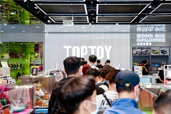 店三天业绩近70万,TOP TOY打造极致潮玩生态