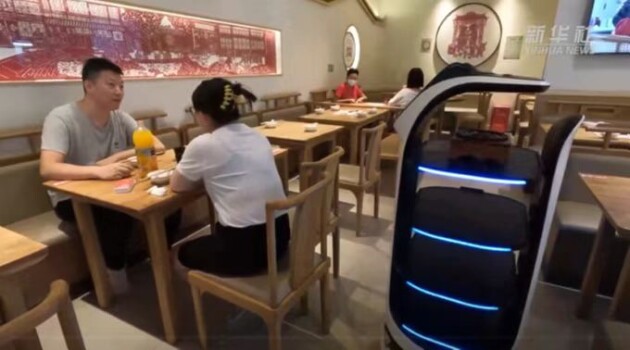 新华社报道：普渡机器人，智能送餐新体验
