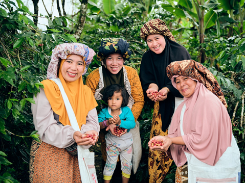 瑞幸寻豆师团队探访印尼：源头把关品质，从世界带回好咖啡