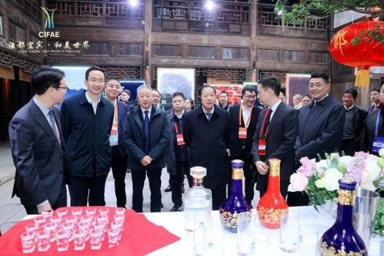 载誉亮相！郎酒庄园获评省级酒旅融合精品范例，闪耀 2025 中国国际名酒博览会 