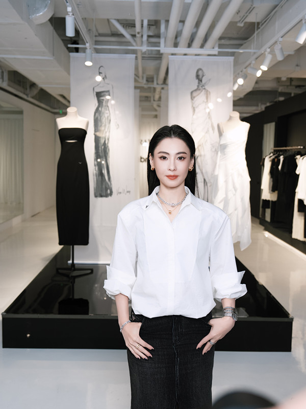 张柏芝亮相Fabrique x Vera Wang联名首秀 共启“Very Vera  · Very Me”风格时刻