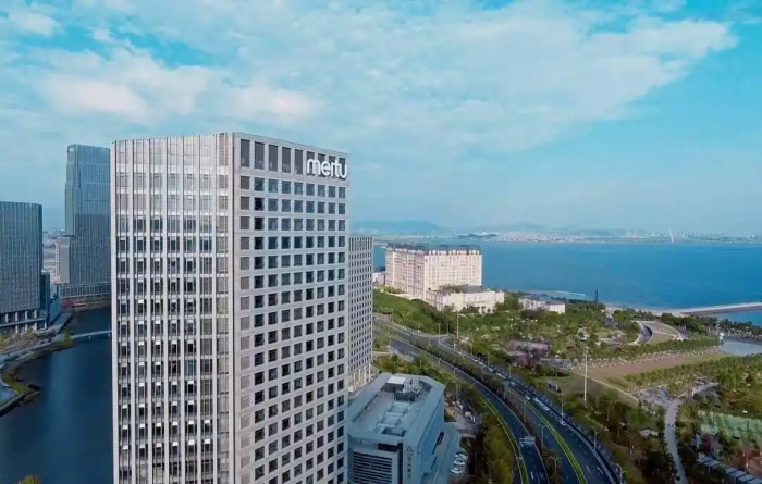 不烧钱做模型，靠什么赚10个亿？