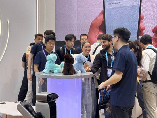 科沃斯携具身智能新品矩阵亮相广交会，引领全球居家服务新生态