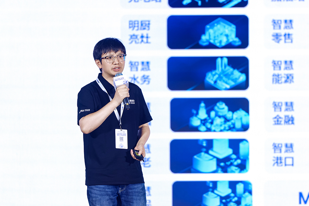 1781167683213675.jpg 04 演讲嘉宾-邓富城.jpg