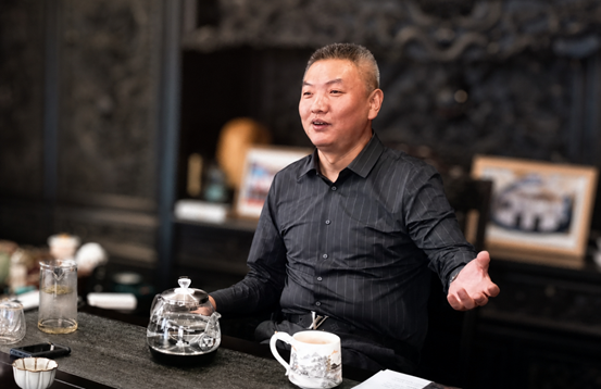 用技术打通信任链条 让二手车金融服务更高效——访龙金数科董事长、总裁兼龙环汇丰总裁索永鑫