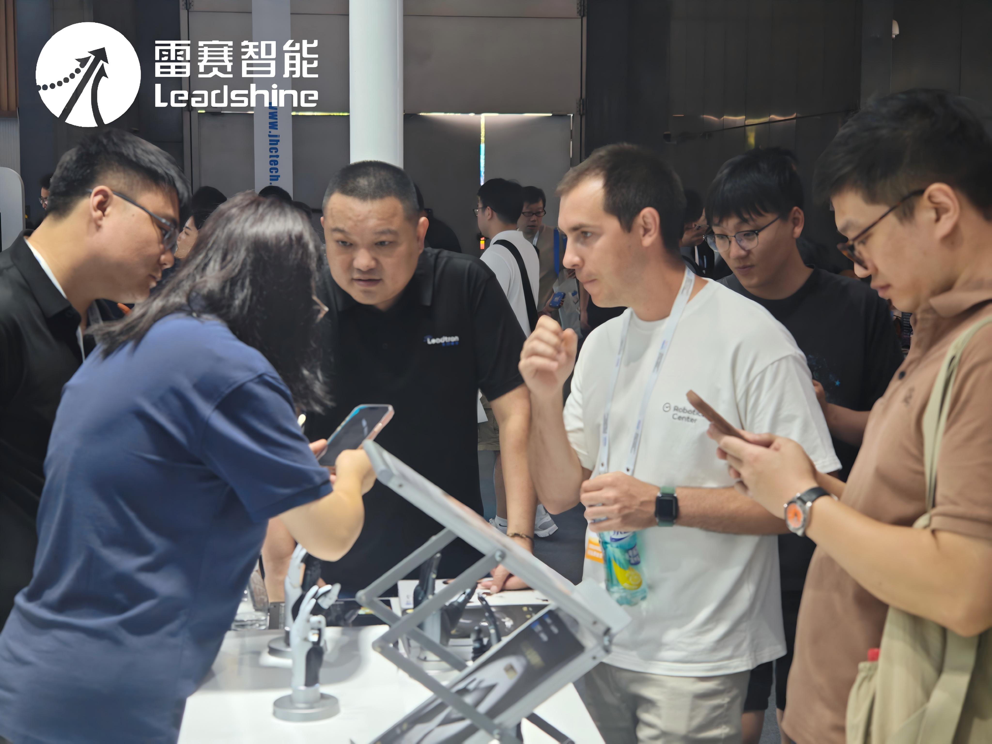 展会观众4(1).jpg